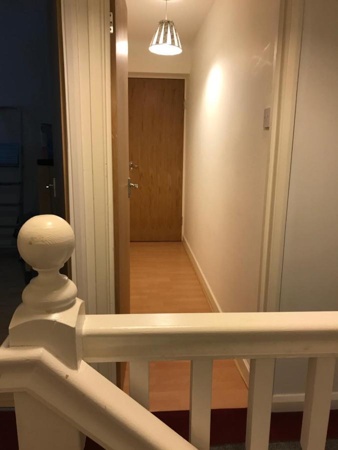 Staines-upon-Thames Large Private Room With En-Suite In The House For Professionals מראה חיצוני תמונה