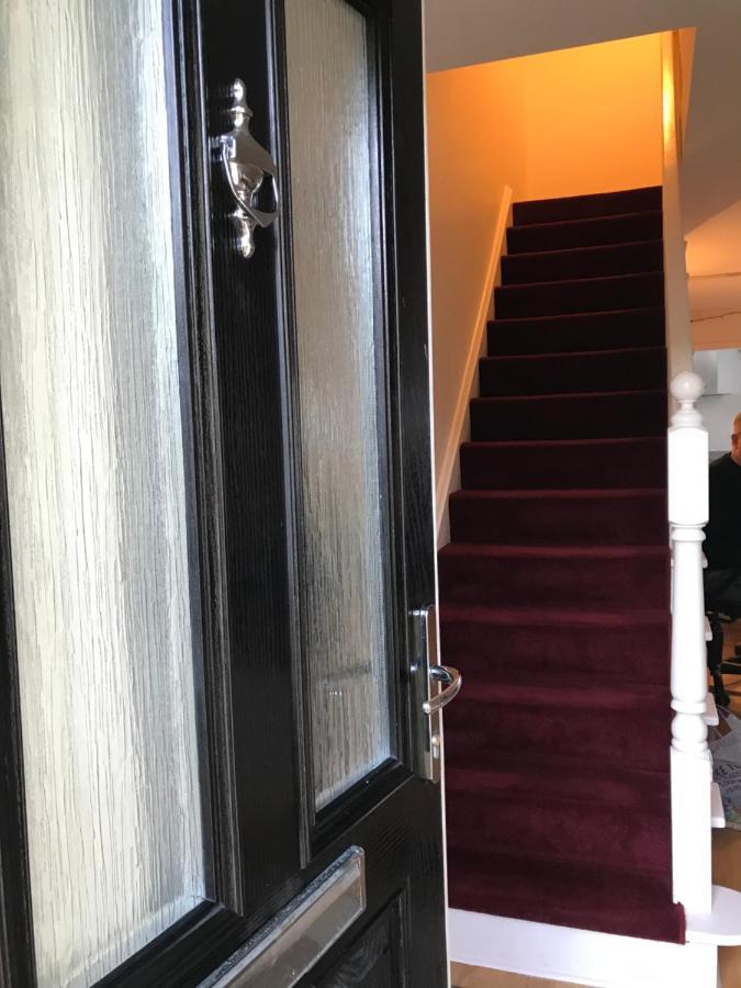 Staines-upon-Thames Large Private Room With En-Suite In The House For Professionals מראה חיצוני תמונה