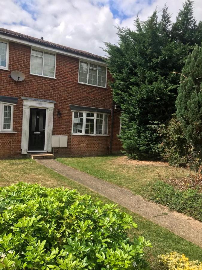 Staines-upon-Thames Large Private Room With En-Suite In The House For Professionals מראה חיצוני תמונה
