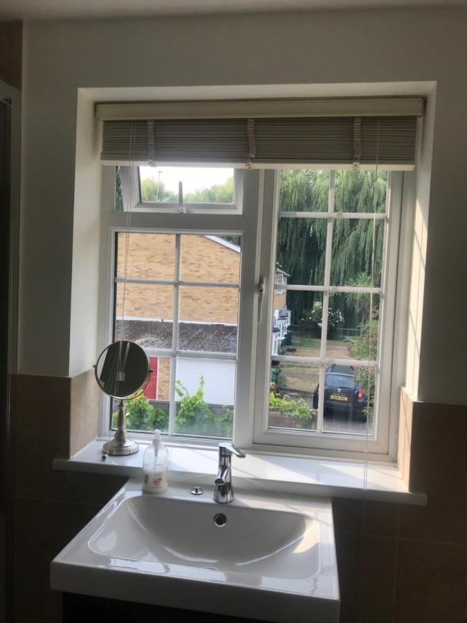 Staines-upon-Thames Large Private Room With En-Suite In The House For Professionals מראה חיצוני תמונה