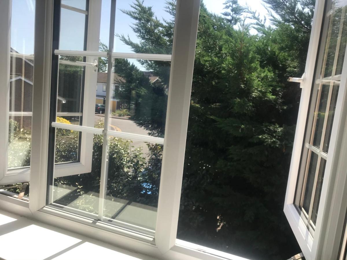 Staines-upon-Thames Large Private Room With En-Suite In The House For Professionals מראה חיצוני תמונה