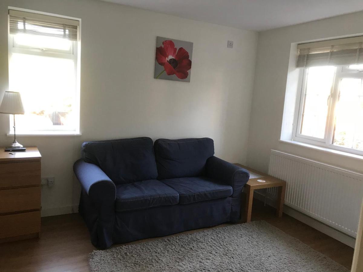 Staines-upon-Thames Large Private Room With En-Suite In The House For Professionals מראה חיצוני תמונה